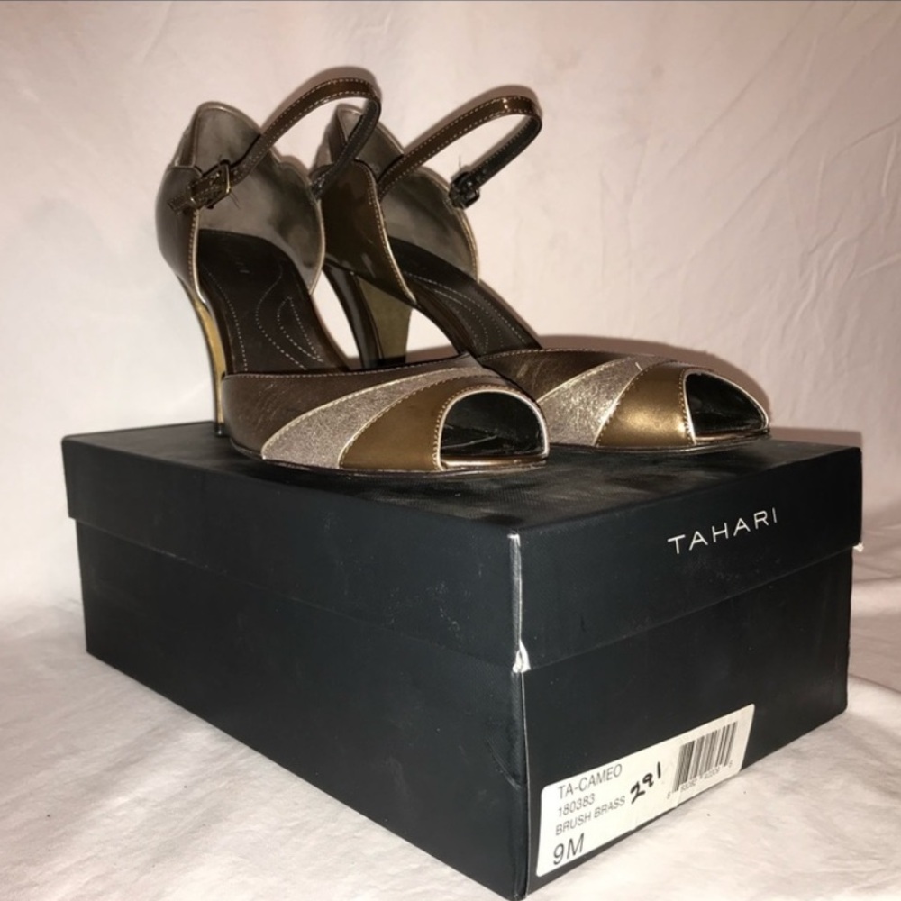 TAHARI CAMEO Metallic Brush Brass Leather Peep Toe Heel Shoes Size 9 Fits 10 CDW